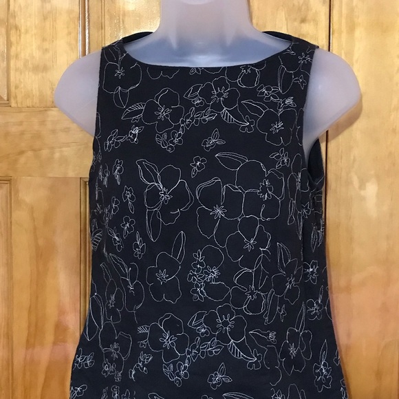 Ann Taylor Loft Blouse 
3 / 4 Small Petite
55% Linen 45% Cotton
Dressy or Casual - Picture 2 of 8